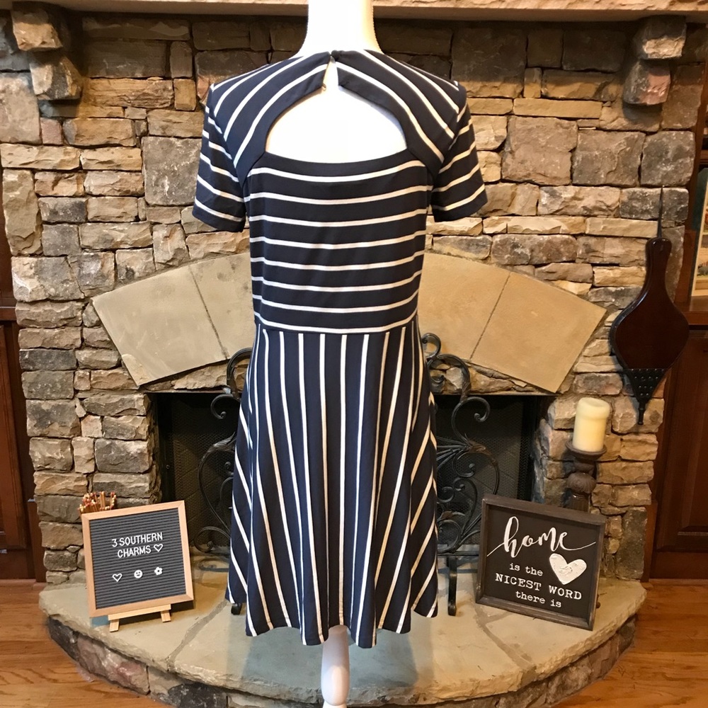 NWT LOFT Striped Cutout Back Flare Dress Size 8 - Picture 5 of 8